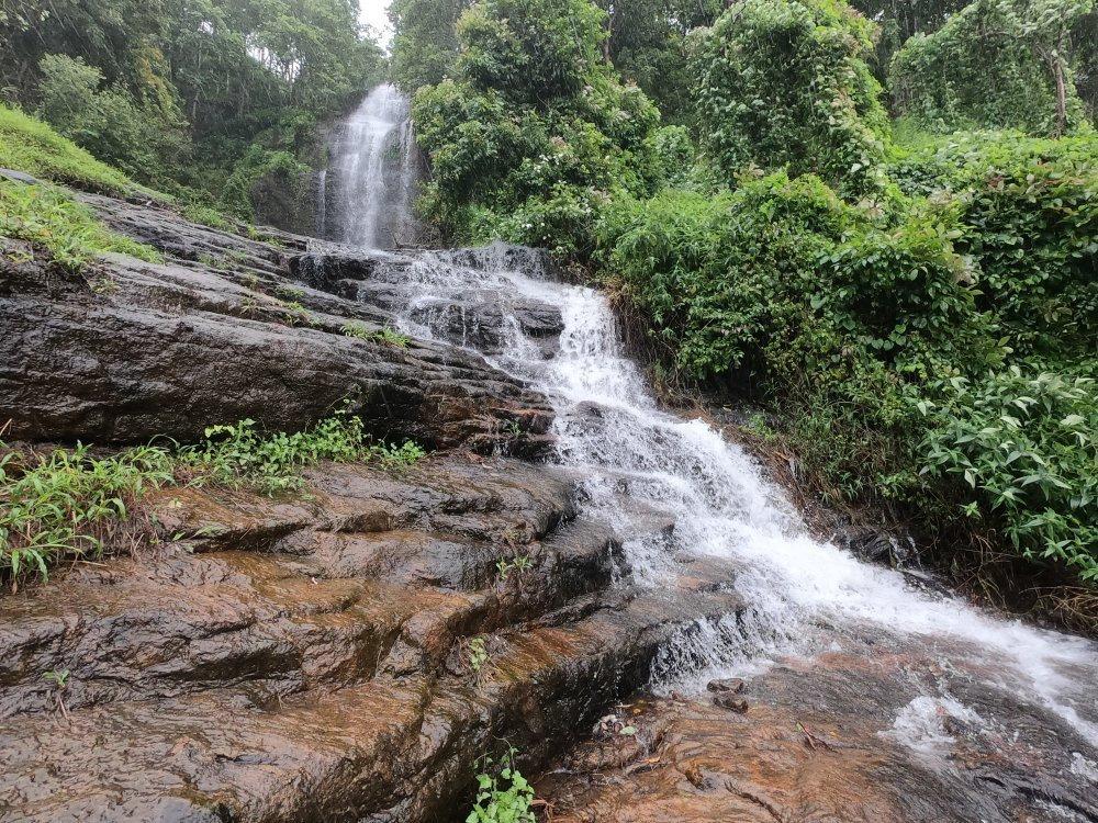 Paloor Kotta Waterfall景点图片