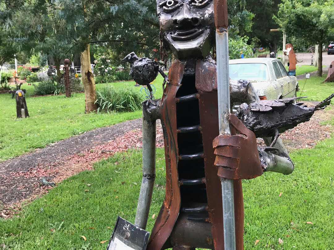 Laurie Collins Sculpture Garden-Jindivick必去景点