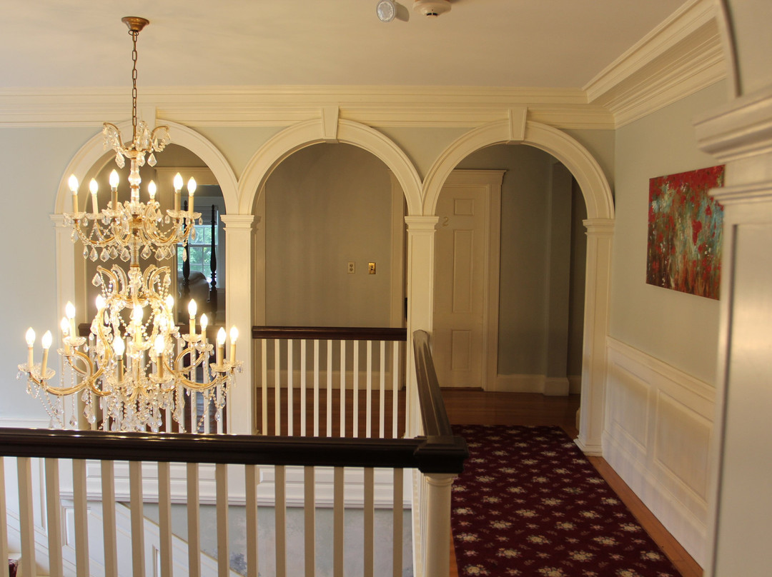 The White House Inn主图