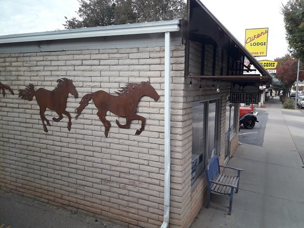 Raven's Heart Gallery-卡纳布必去景点