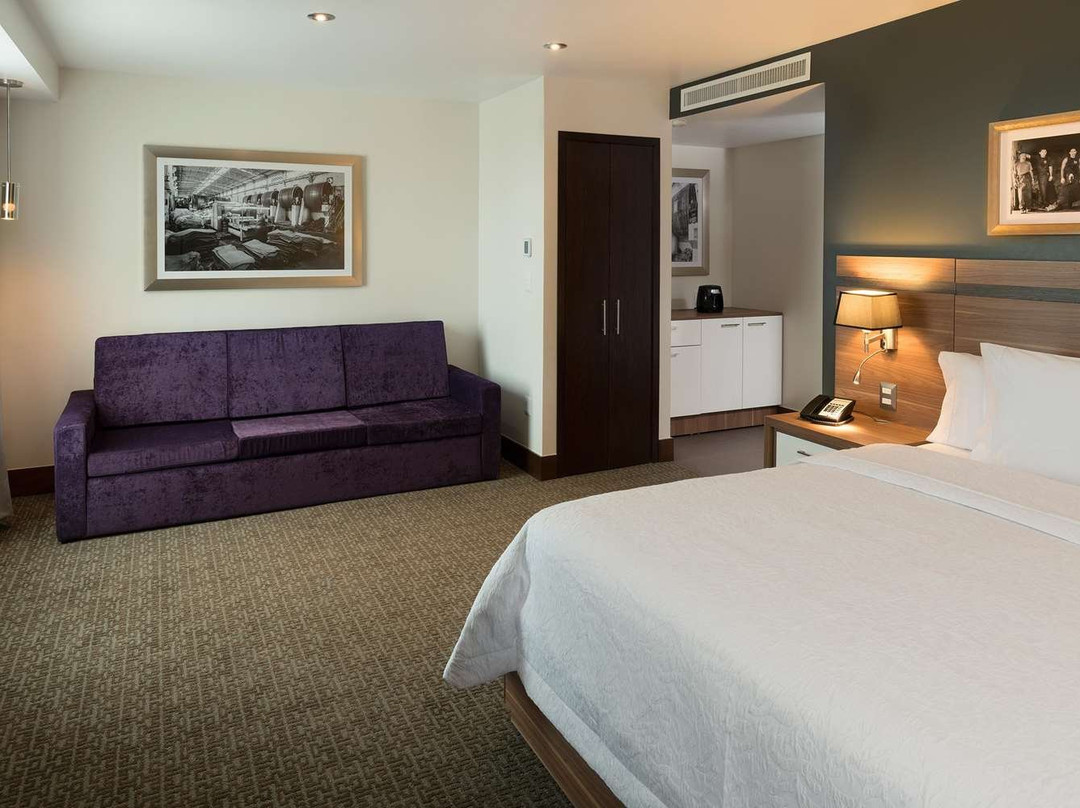 莱昂欢朋酒店主图