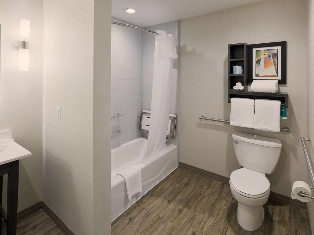 Homewood Suites by Hilton Topeka主图