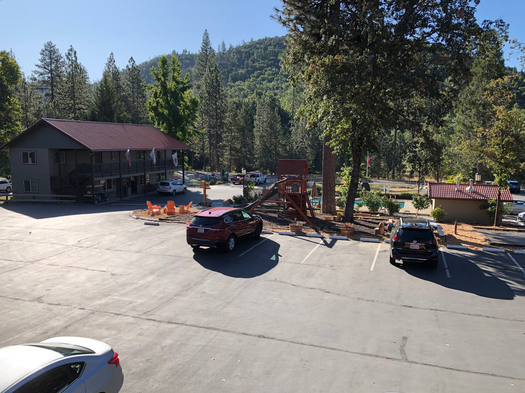 约塞米蒂西门旅馆主图