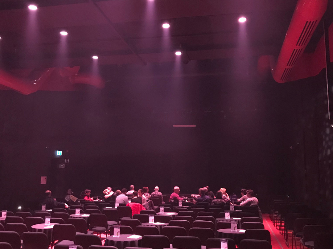 Boisbriand旅游景点-Cabaret BMO Sainte-Therese