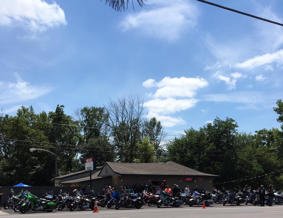 Brookville旅游景点-Snickers Bar and Grill