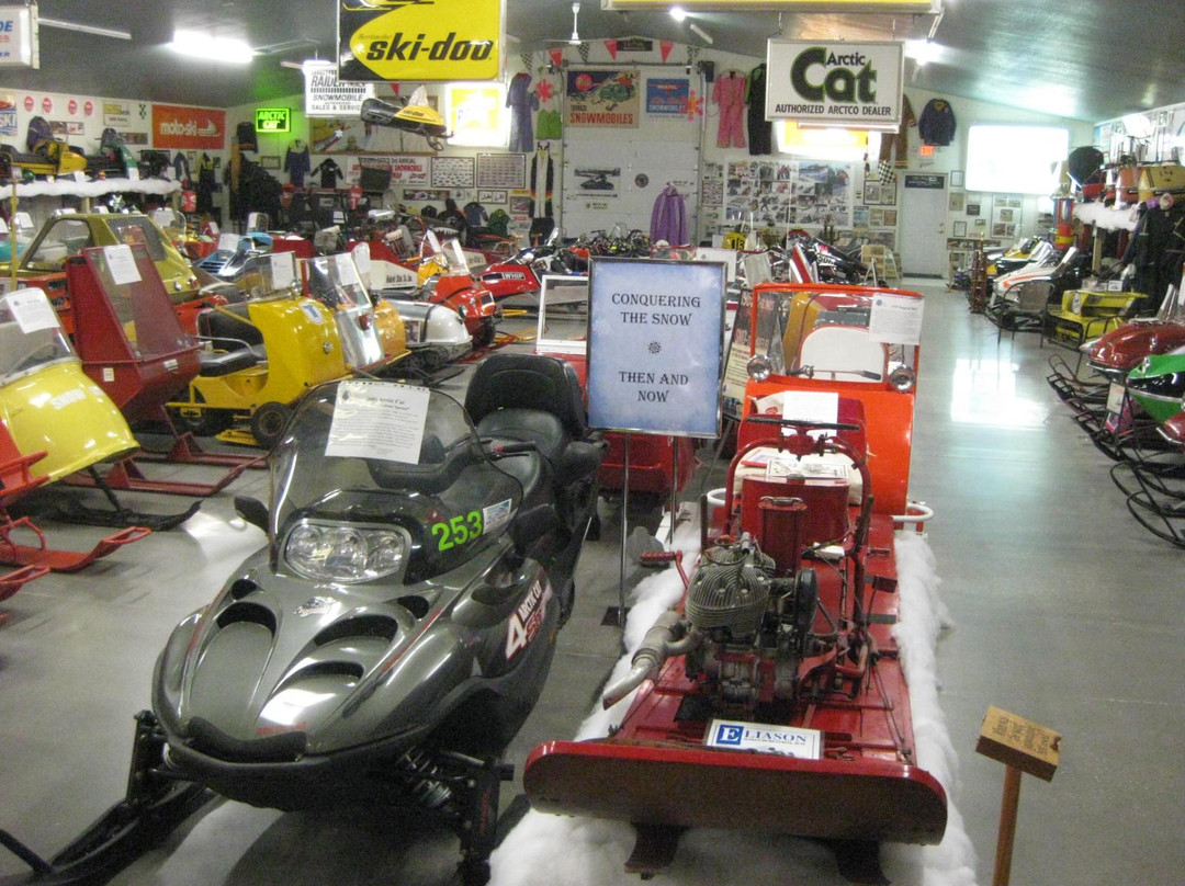 Top of the Lake Antique Snowmobile Museum景点图片