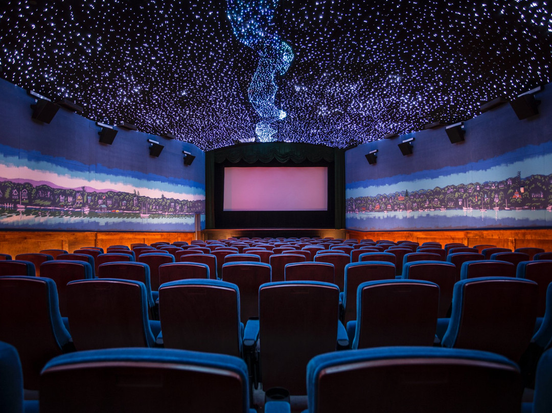 Harbor Springs Lyric Theatre-Harbor Springs必去景点