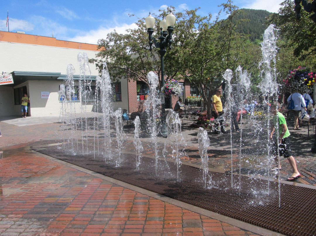 Mill Street Fountain景点图片