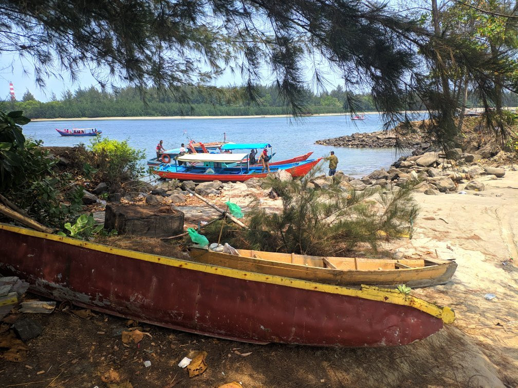 Lentera Merah Beach景点图片