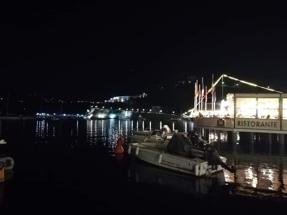 Spiaggia di Barbarossa-Porto Azzurro必去景点