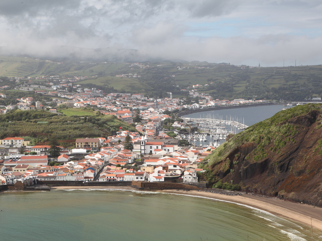 Praia do Porto Pim景点图片