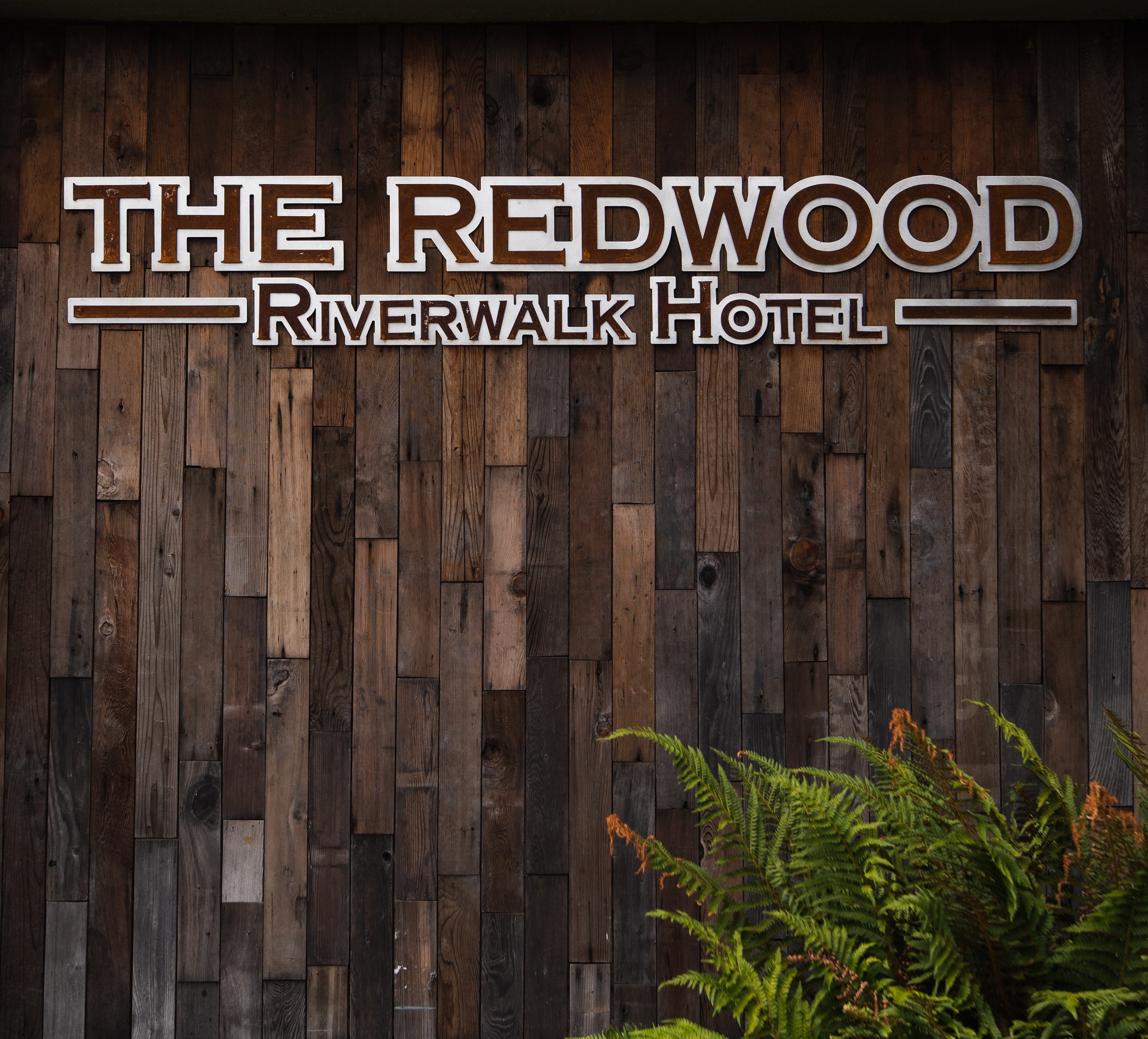 The Redwood Riverwalk-官方