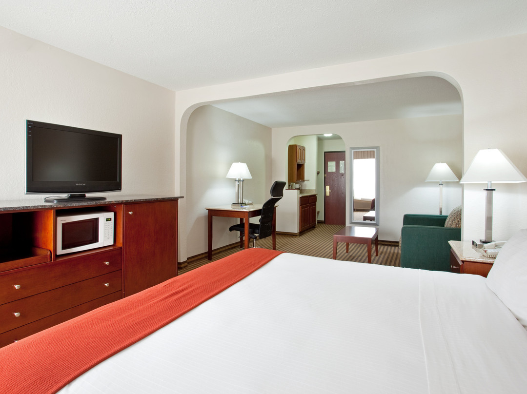 Holiday Inn Express & Suites Three Rivers by IHG主图