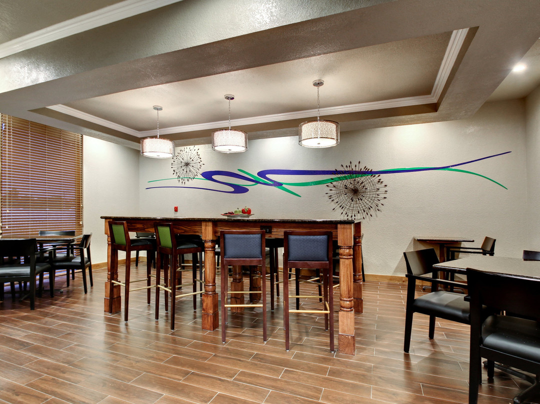 Holiday Inn Express Marshfield (springfield Area) By IHG主图