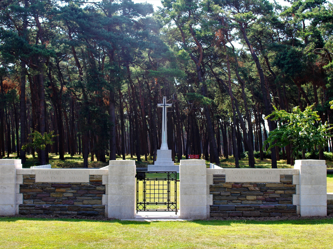 Givenchy Road Canadian Cemetery景点图片