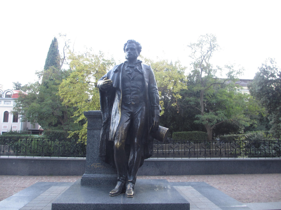 Statue of Pushkin-雅尔达必去景点