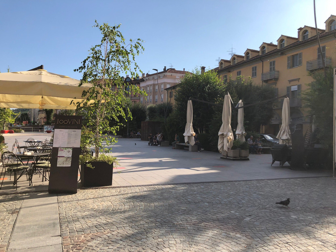 Piazza Michele Ferrero景点图片