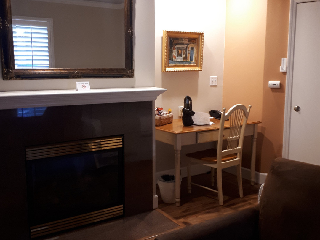 Grass Valley Courtyard Suites主图