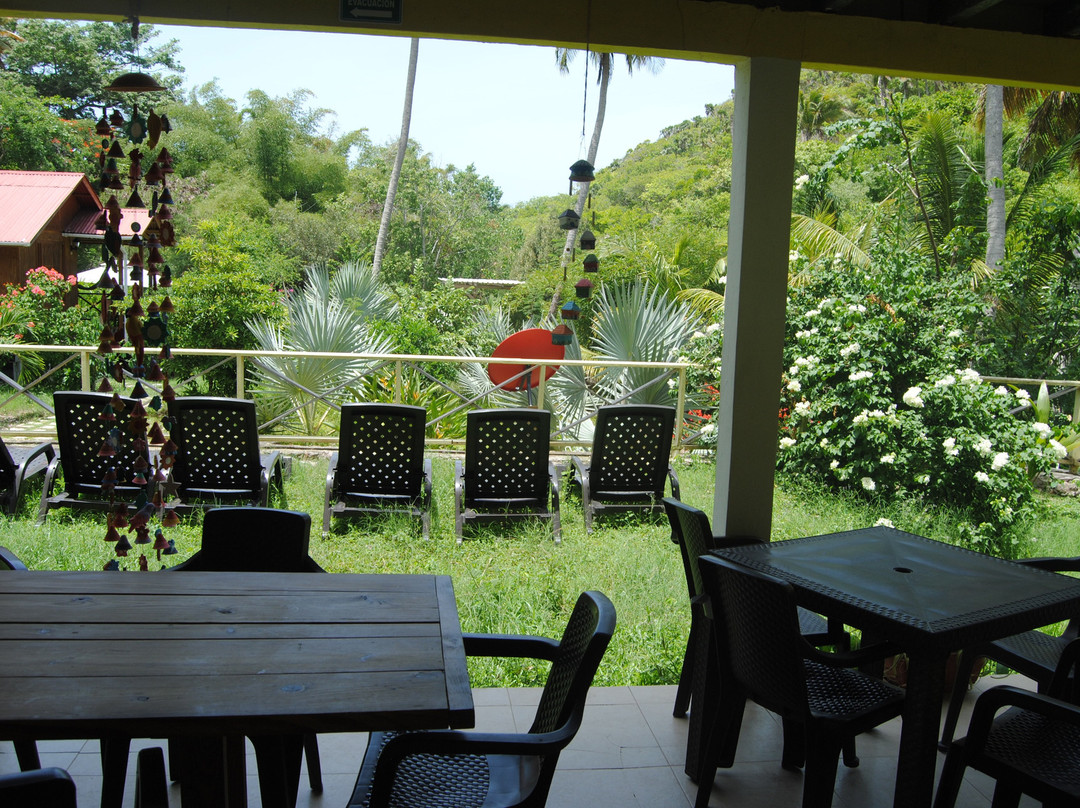 Hotel Yellow Home Providence Island主图