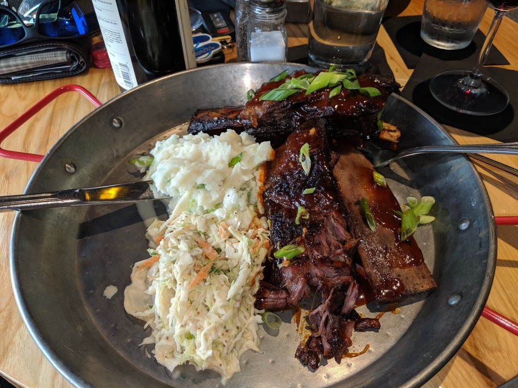 Motley School Tavern  (MST)