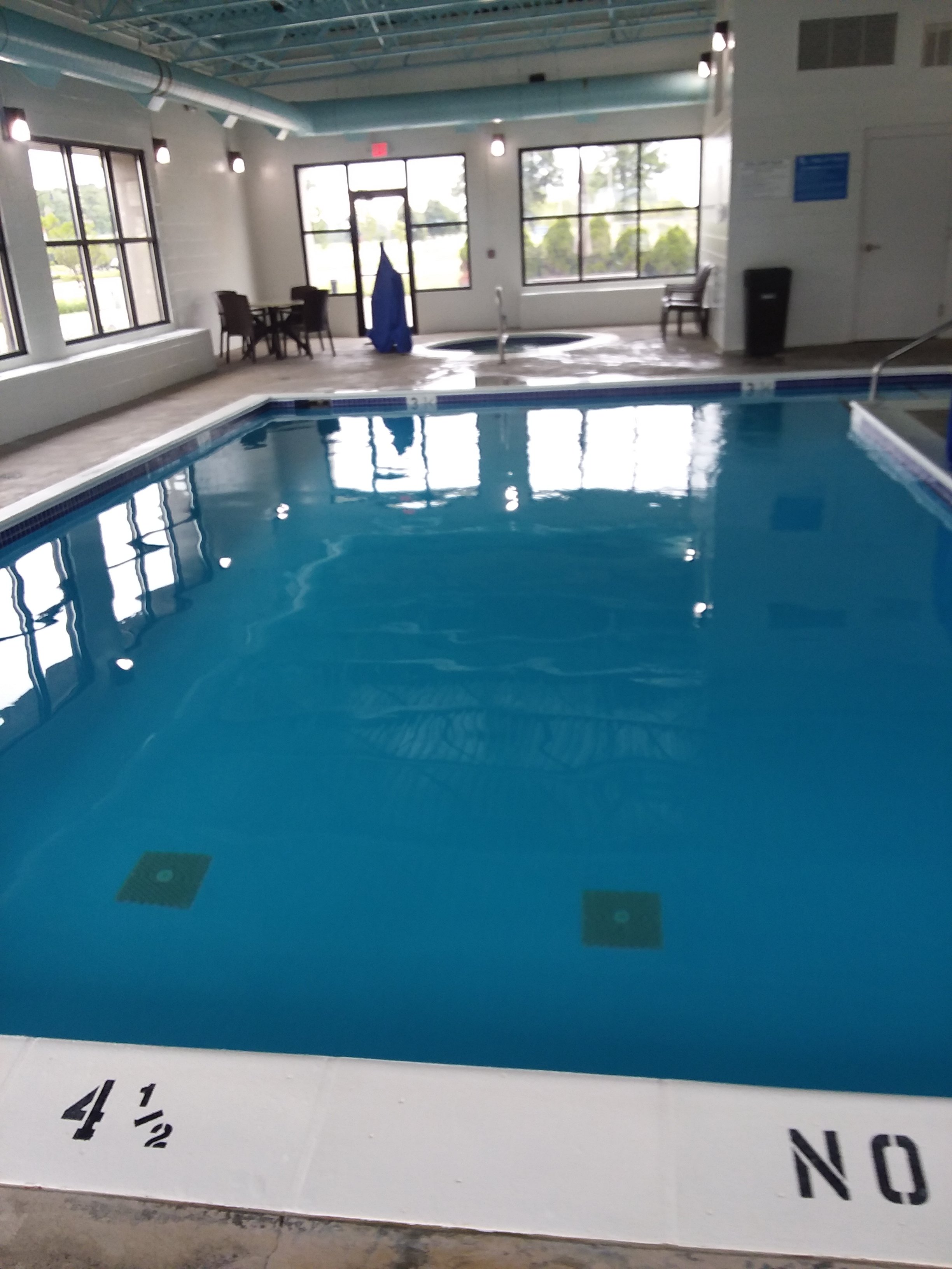 Baymont by Wyndham Mt. Pleasant-泳池
