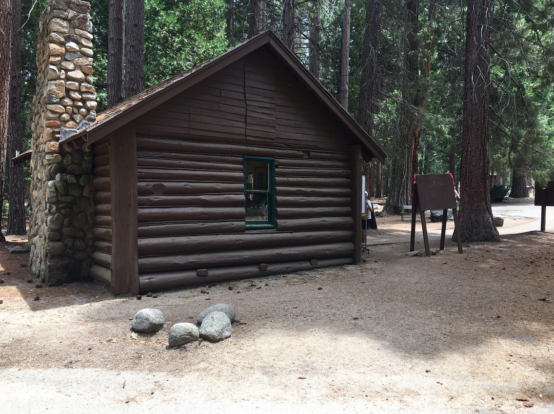 Cedar Grove Visitor Center-Hume必去景点
