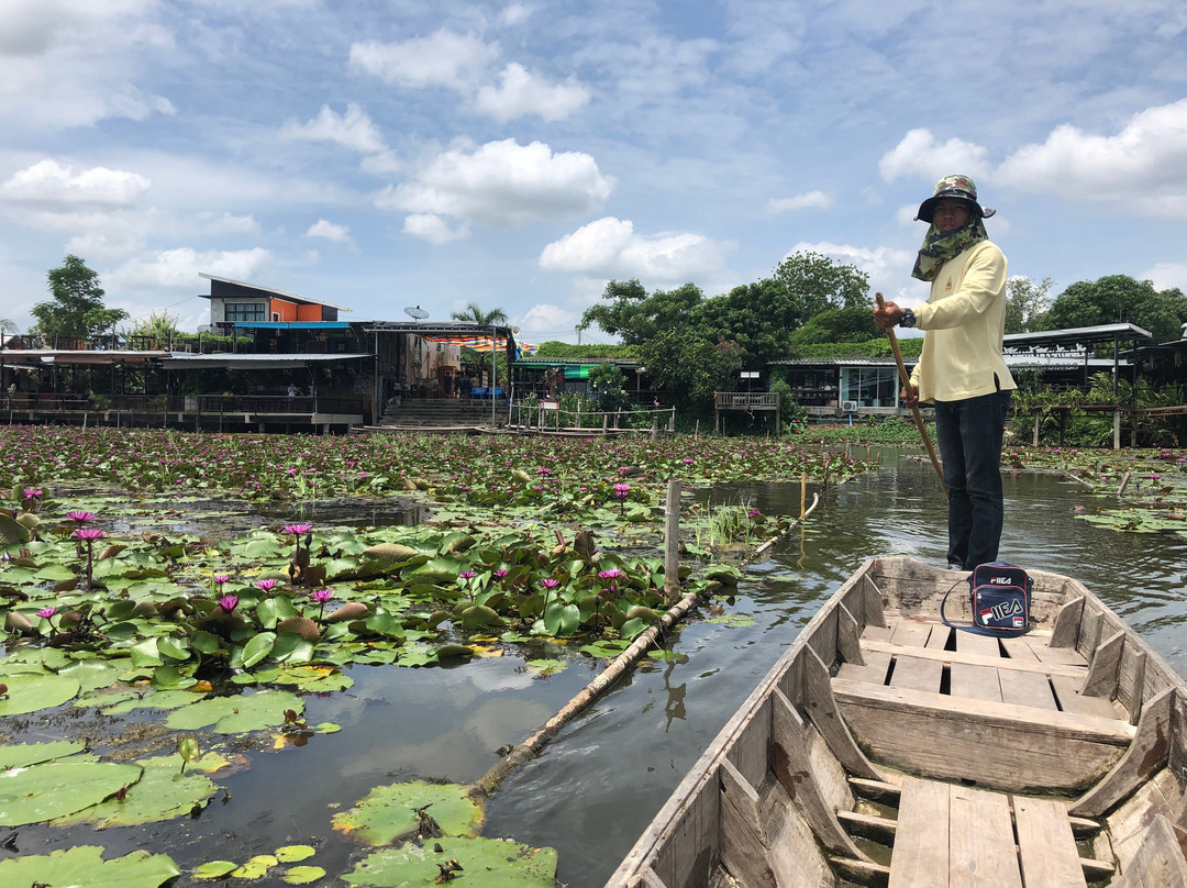 ตลาดน้ำทุ่งบัวแดง-佛统必去景点