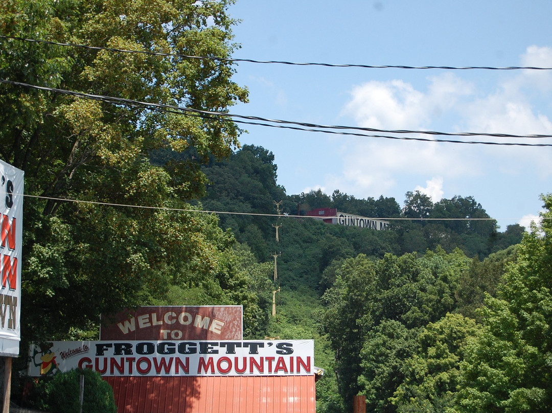 Froggett’s Guntown Mountain景点图片