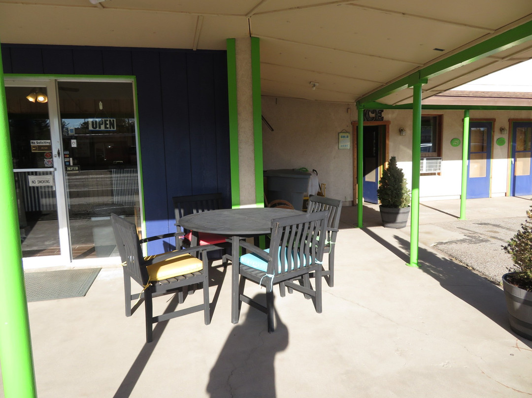 The Atomic Blue Motor-Inn主图