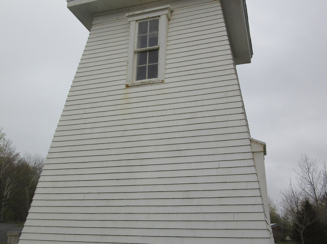 Walton Lighthouse景点图片