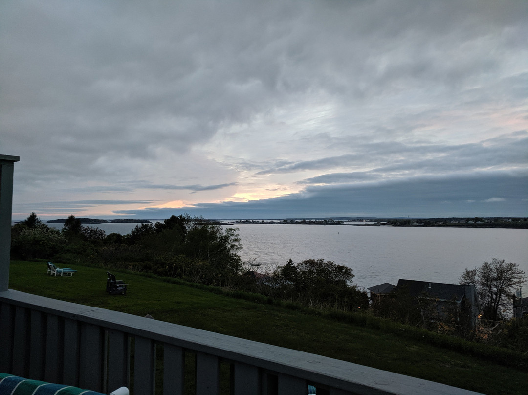 Log Cabin: An Island Inn主图