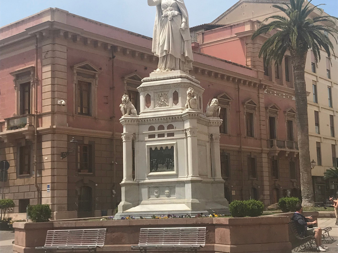 Statua di Eleonora D'Arborea-奥里斯塔诺省必去景点