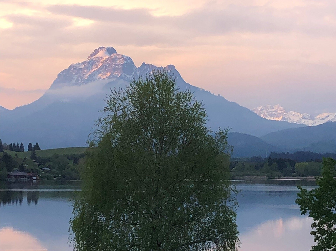 哈同湖景度假公寓酒店主图