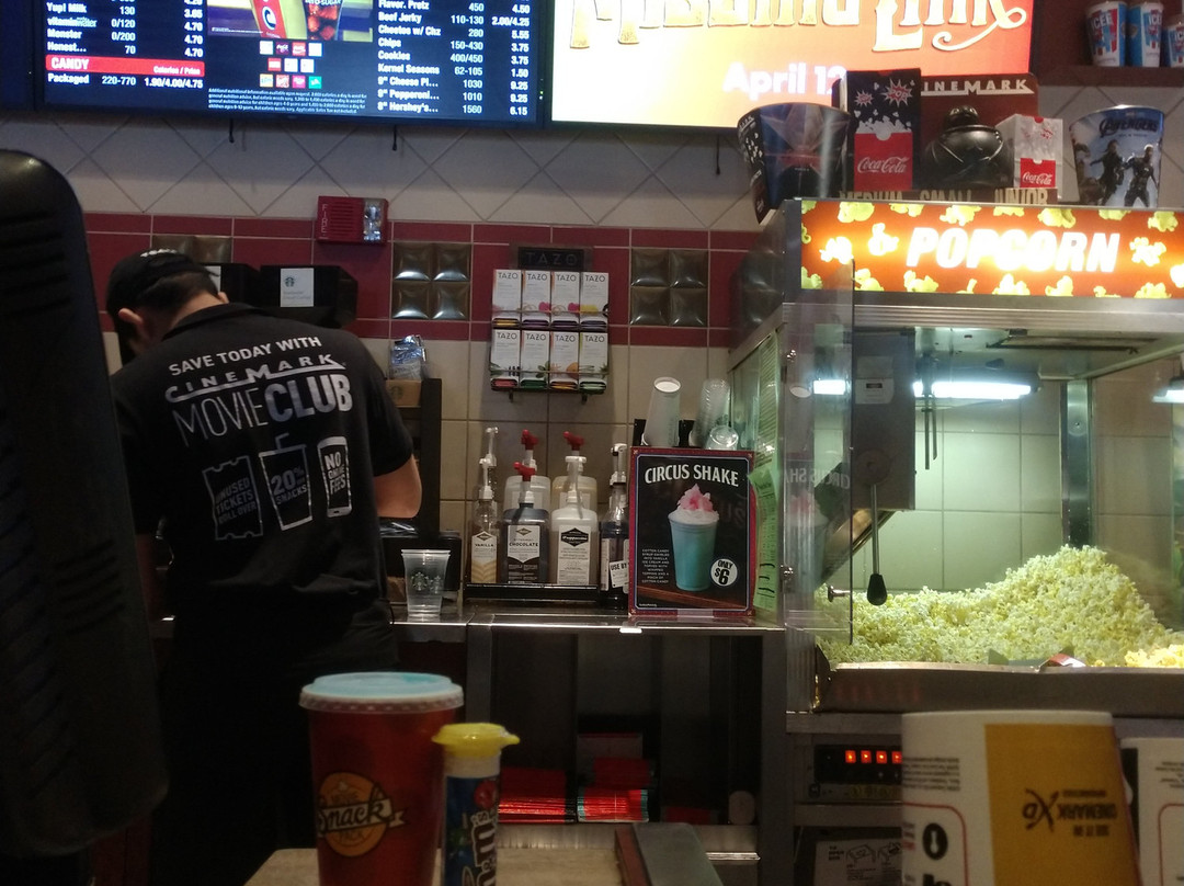 Cinemark Seven Bridges and IMAX-Woodridge必去景点