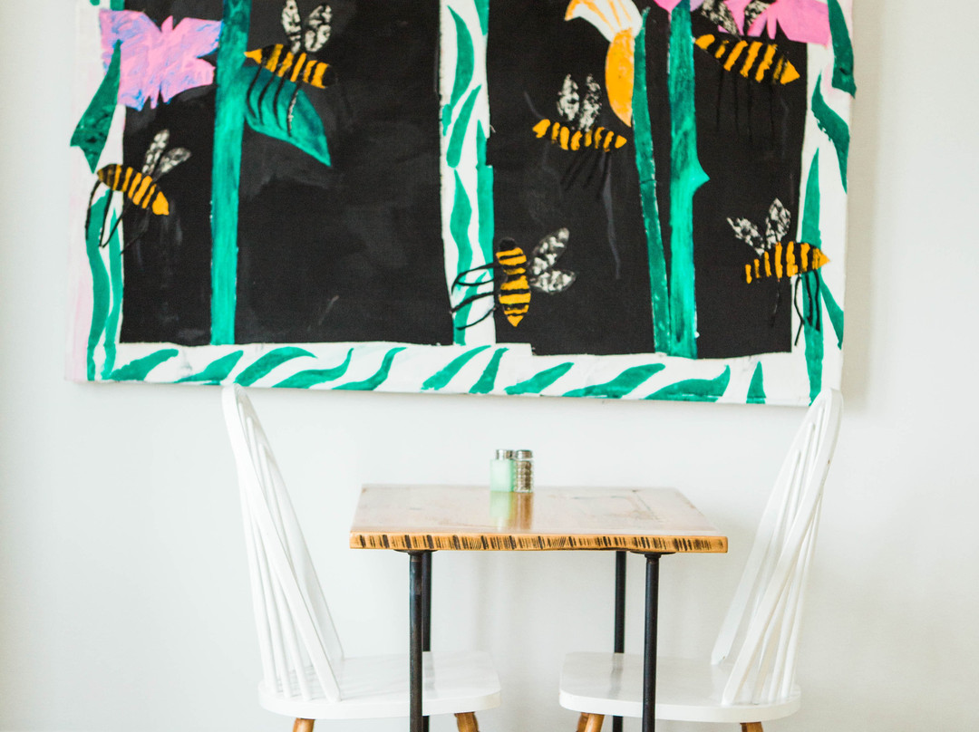 Salty Rose's and the Periwinkle Cafe主图