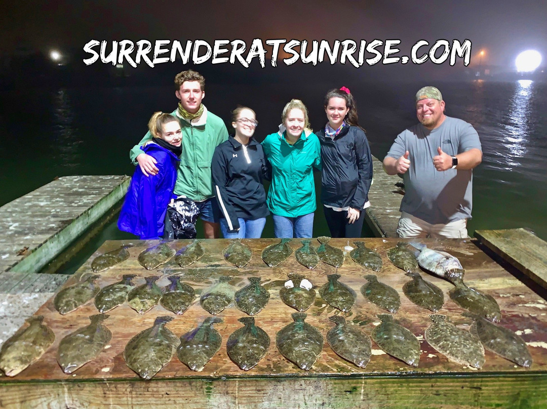 Surrender At Sunrise - Flounder Gigging Trips景点图片