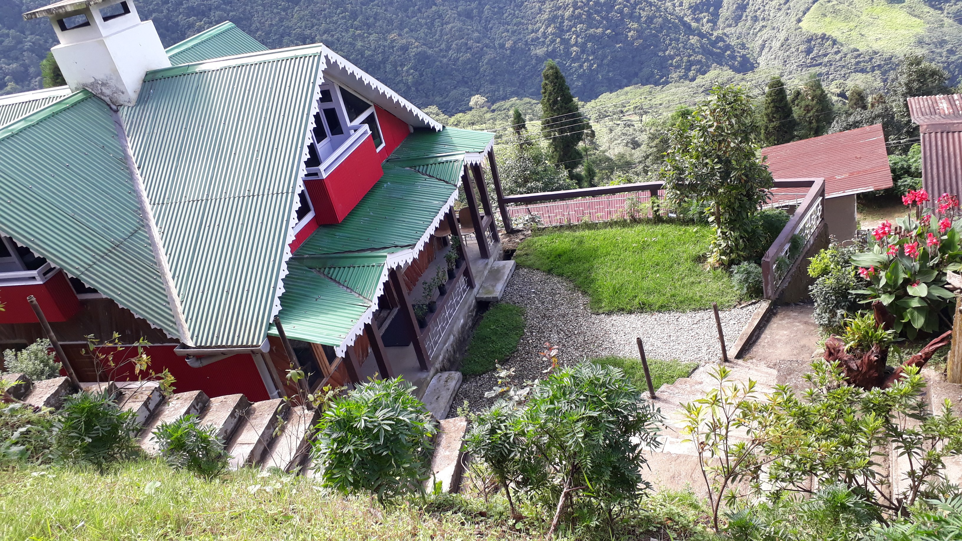 Trekkers' Hut-官方