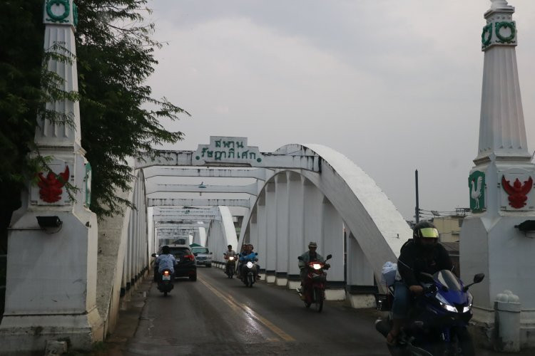 Ratsadapisek Bridge景点图片