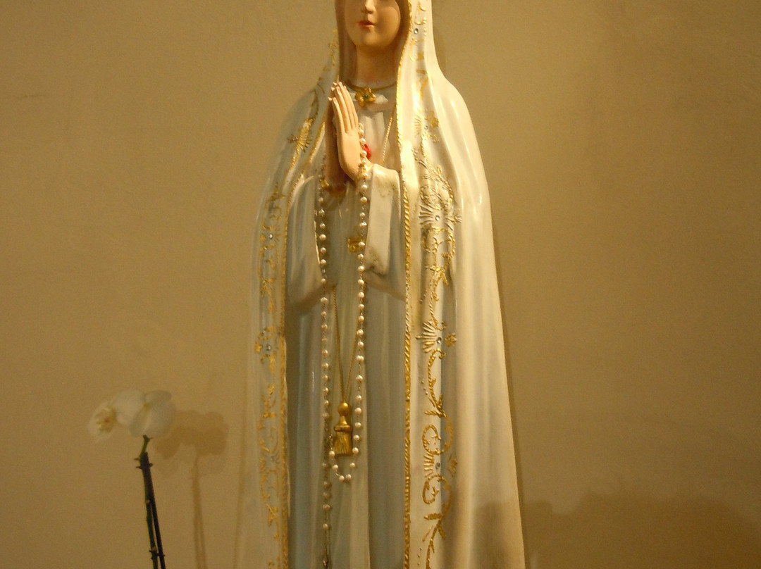Eglise Saint Pierre-沙朗通桥必去景点
