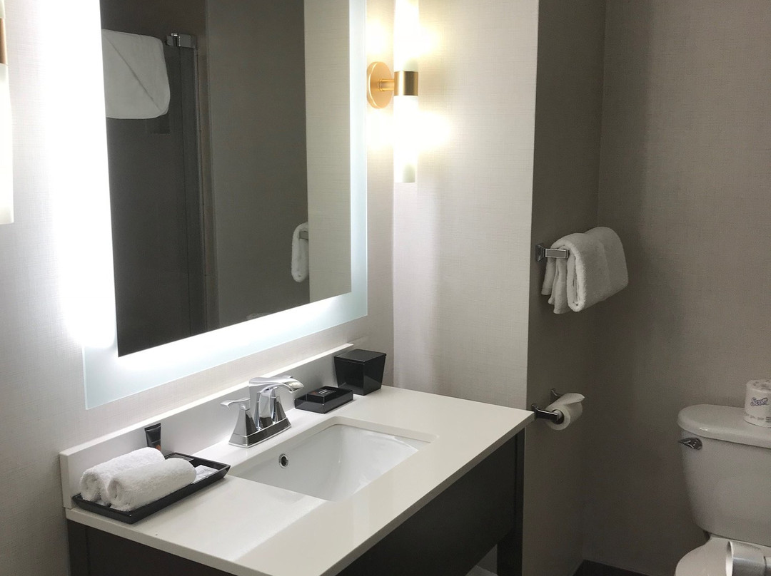 Edgewater Hotel主图