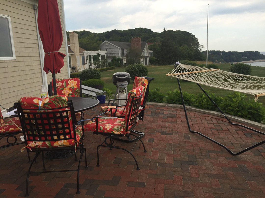 Inn at 38 Oak Bluff Circle主图