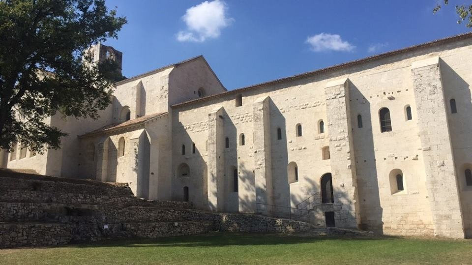 西瓦冈修道院景点图片