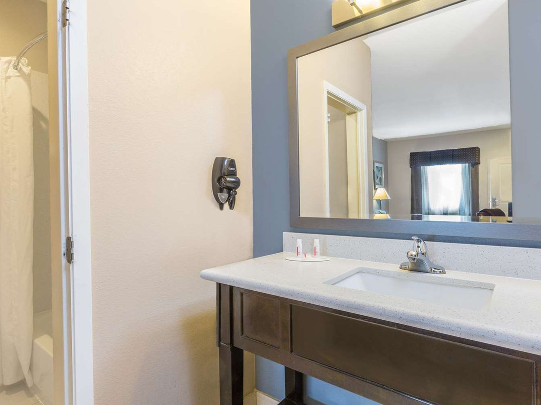 Super 8 by Wyndham Center主图