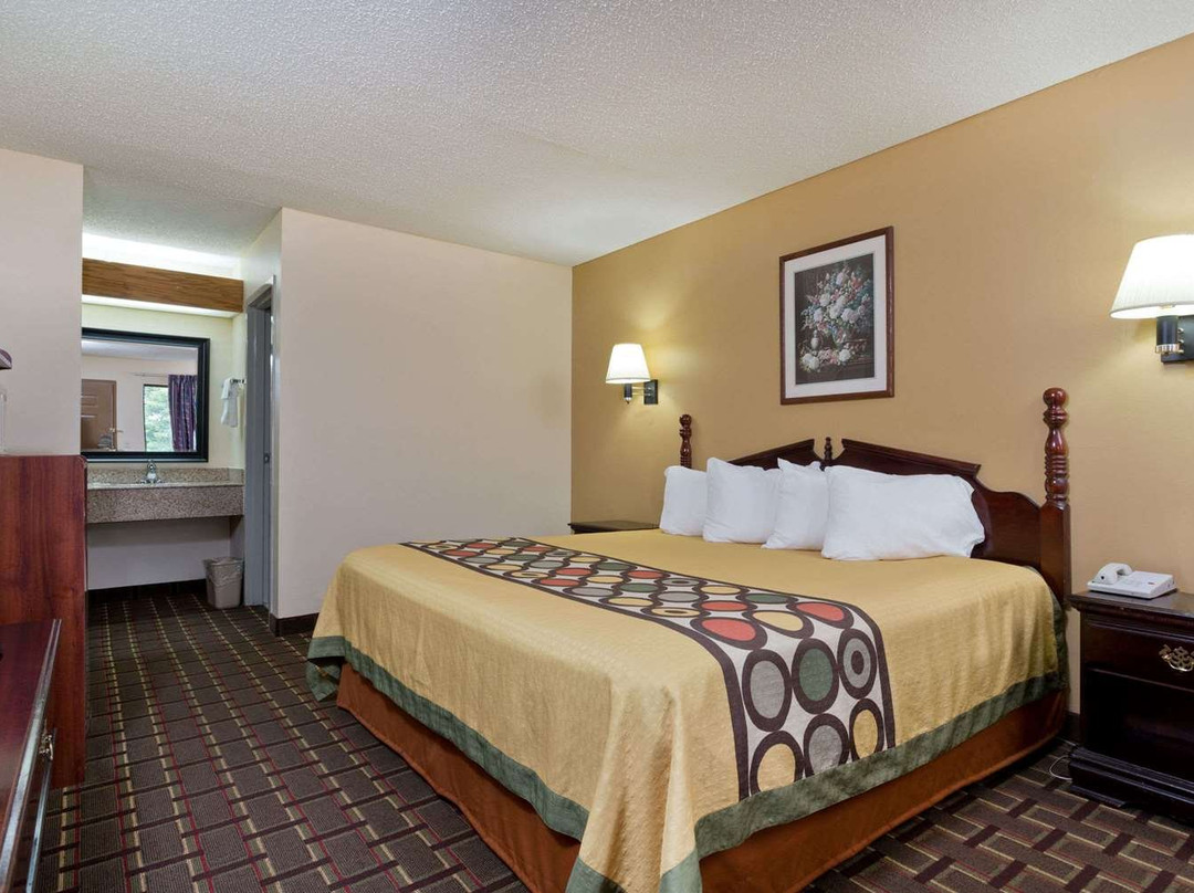 富兰克林高速公路31号速8酒店主图