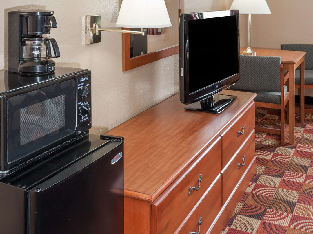 Super 8 by Wyndham Shipshewana主图