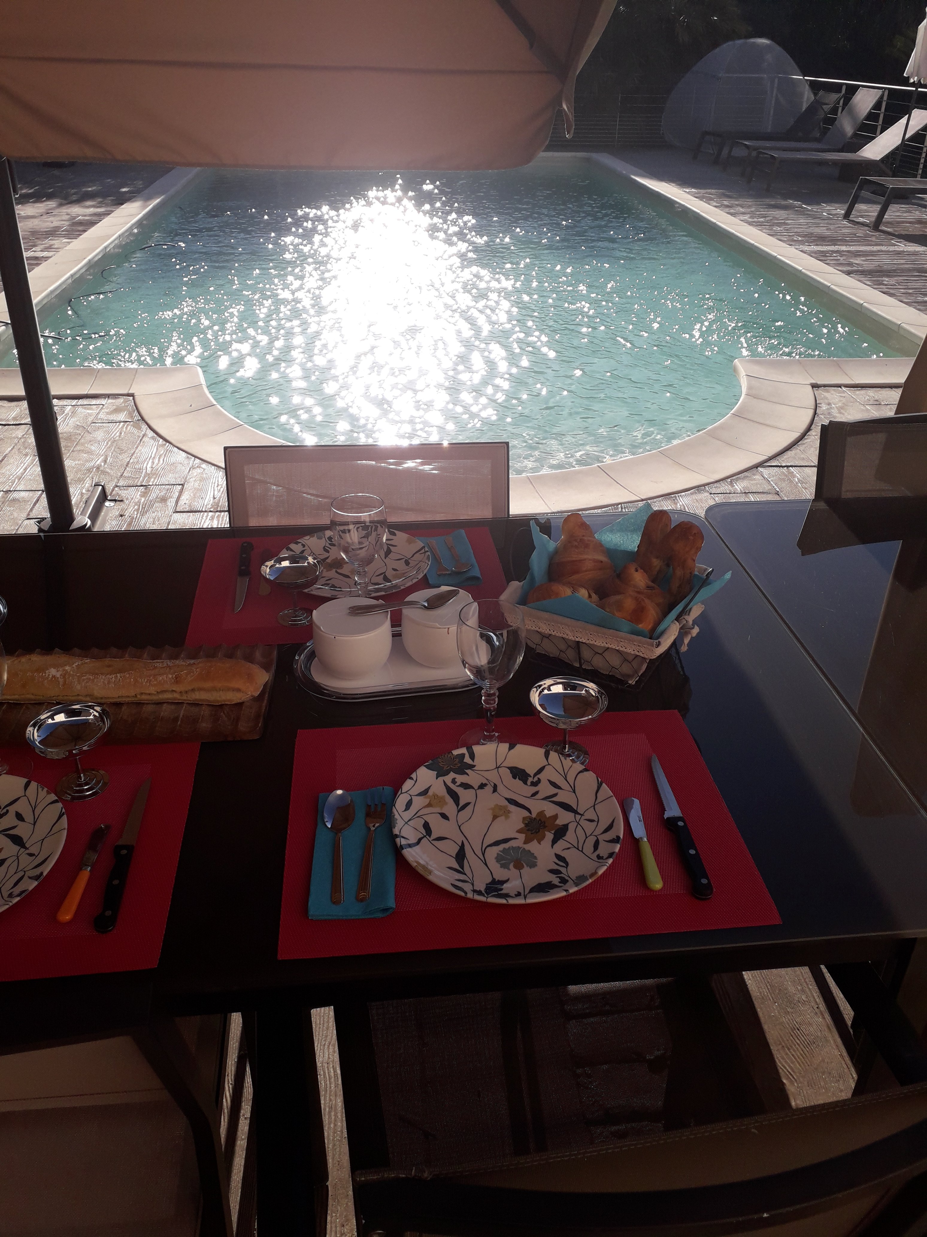 Chambres D'hotes Les Piscines-泳池