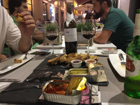 Revolucion Cocktail Bar-沙尔必去景点