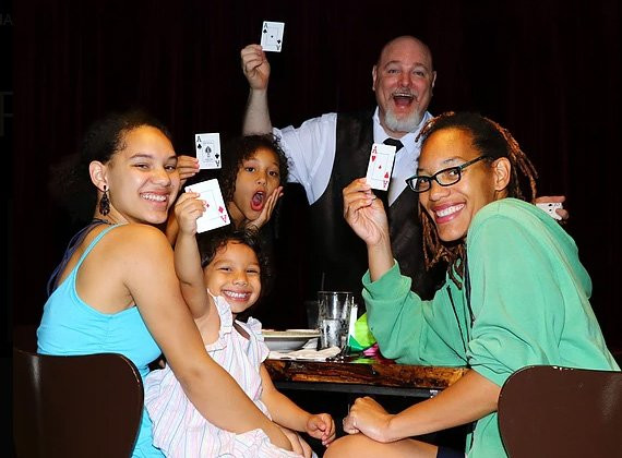 Michael King Magic At The Ruins-俄克拉何马城必去景点