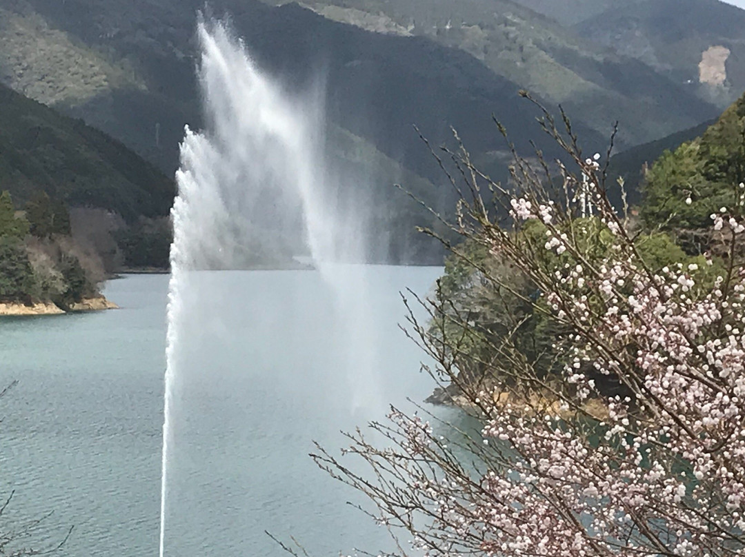 Ichifusa Dam Lake Giant Fountain景点图片