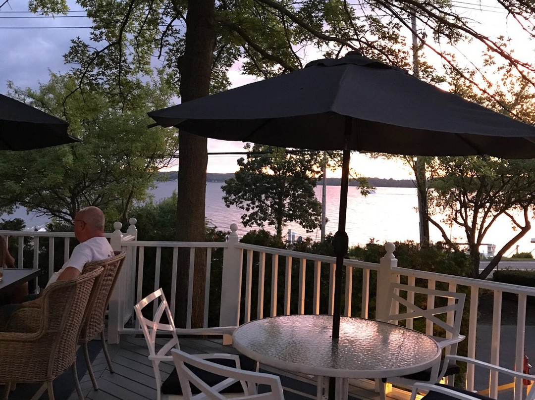 Lakeshore Inn Bed & Breakfast主图